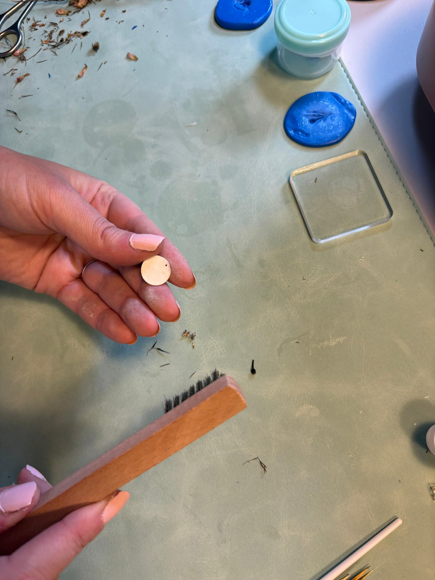 Silber Workshop Kurs- Anhänger bürsten